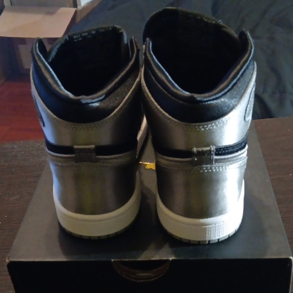 Jordan 1 Retro High OG Satin Shadow in Black and Gray Youth 3Y Girls 4.5 NWBOX - Picture 5 of 10